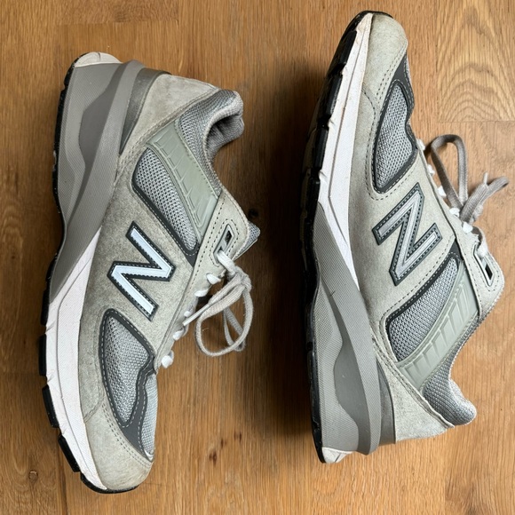 NEW BALANCE® 990v5  size 9 - Picture 2 of 9